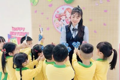 YÊU THƯƠNG NỞ HOA NGÀY 8/3 DƯỚI MÁI TRƯỜNG MẦM NON LỘC HÒA